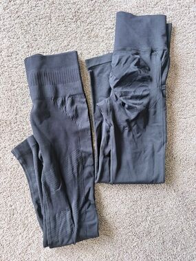 Set of compression athletic leggings